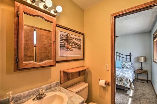 Authentic Cabin With Fire Pit On Roberds Lake!