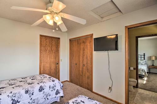 Authentic Cabin With Fire Pit On Roberds Lake!