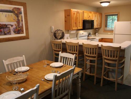 Beautiful Vacation Apartments On Serene Gull Lake