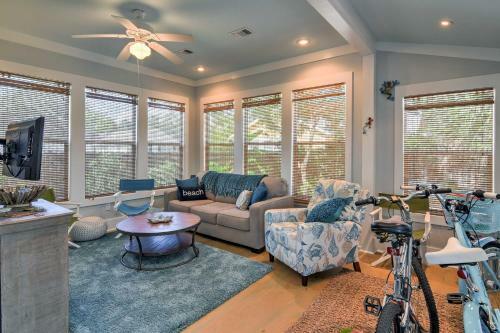 Bay St Louis Cottage - Harbor Half Mi, Beach 1 Mi!