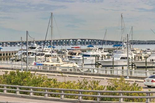 Walk To Beach From Chic Old Town Apartment With Yard