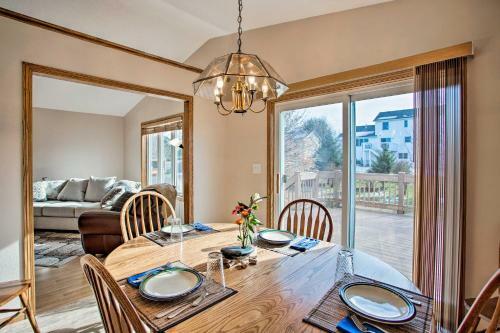 Suburban Gem With Yard And Deck 5mi From Dtwn Rochester!