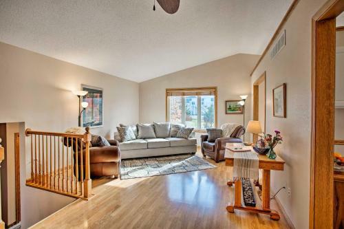 Suburban Gem With Yard And Deck 5mi From Dtwn Rochester!