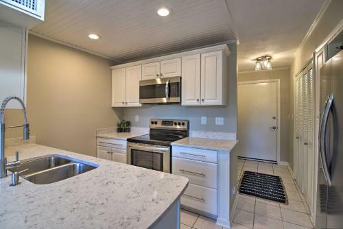 Apartamento 1st Floor, Renovated And Updated Condo With Pool