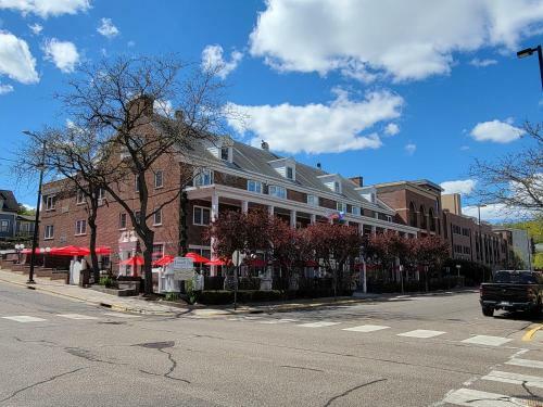 Hotel Lowell Inn