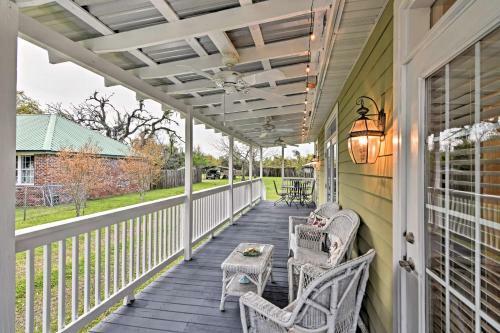 Cozy Pass Christian House With Porch Steps From Beach