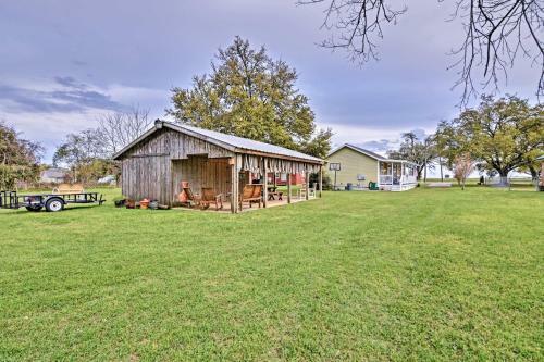 Cozy Pass Christian House With Porch Steps From Beach