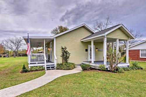 Cozy Pass Christian House With Porch Steps From Beach