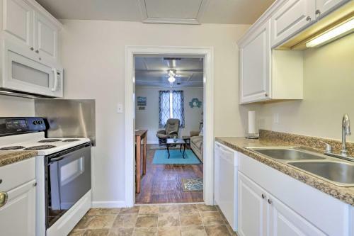Gulfport Home With Deck And Grill, Walk To Beach!