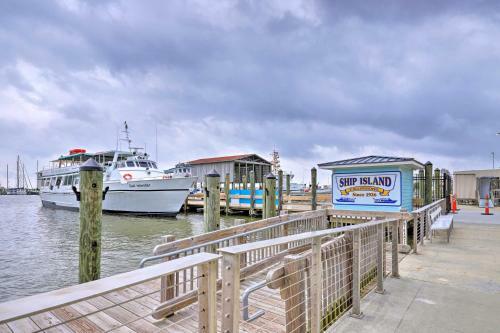 Gulfport Home With Deck And Grill, Walk To Beach!