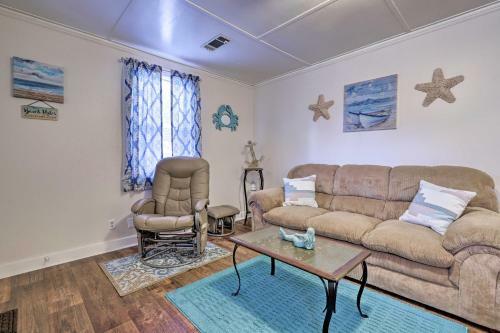 Gulfport Home With Deck And Grill, Walk To Beach!