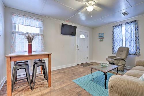Gulfport Home With Deck And Grill, Walk To Beach!