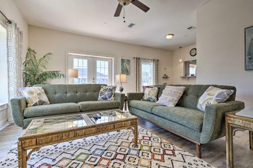 Gulf Coast Getaway With Water Views - Walk To Beach!