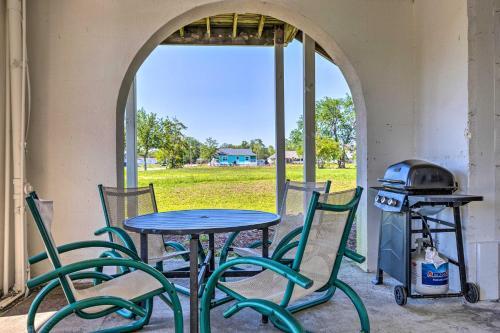 Gulf Coast Getaway With Water Views - Walk To Beach!