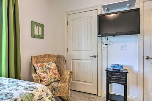 Gulf Coast Getaway With Water Views - Walk To Beach!