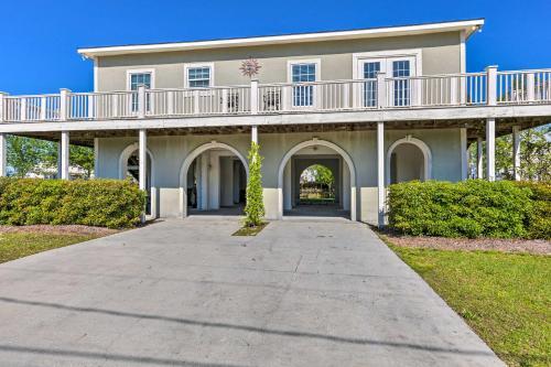 Gulf Coast Getaway With Water Views - Walk To Beach!