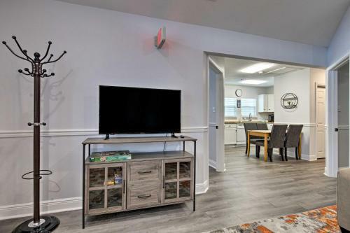 Downtown Ocean Springs Duplex With A And C, 1mi To Beach