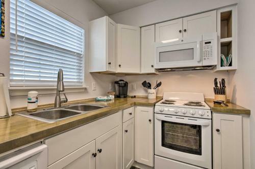 Downtown Ocean Springs Duplex With A And C, 1mi To Beach