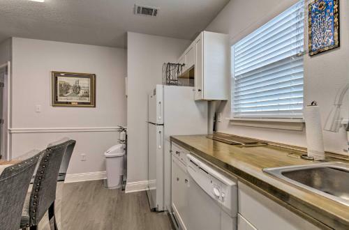 Downtown Ocean Springs Duplex With A And C, 1mi To Beach