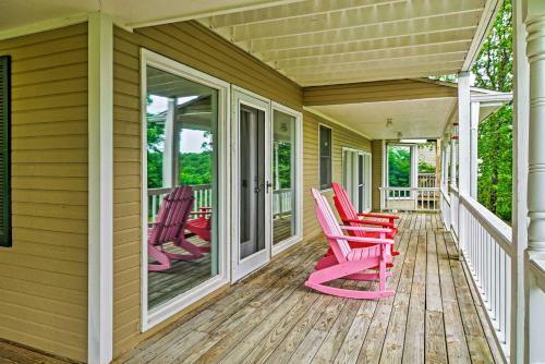 Charming Hillside Branson Home With Spacious Deck!