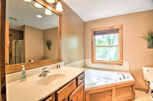 Refined Resort Residence Near Silver Dollar City!