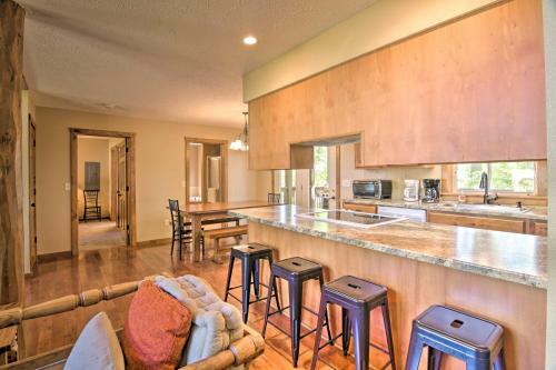 Refined Resort Residence Near Silver Dollar City!