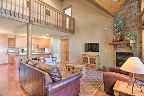 Refined Resort Residence Near Silver Dollar City!