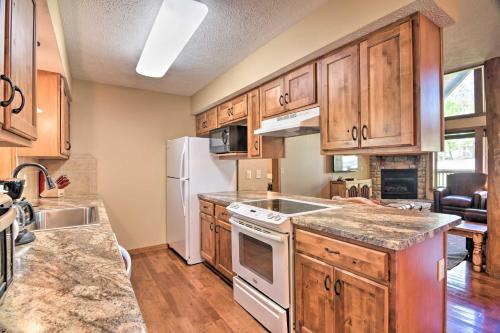 Refined Resort Residence Near Silver Dollar City!