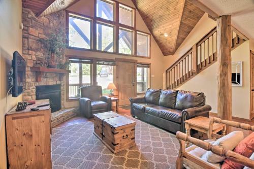 Refined Resort Residence Near Silver Dollar City!