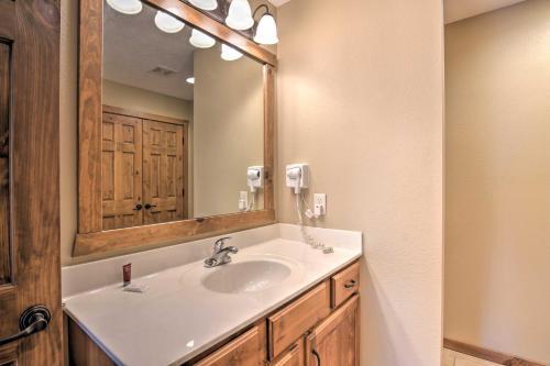 Refined Resort Residence Near Silver Dollar City!