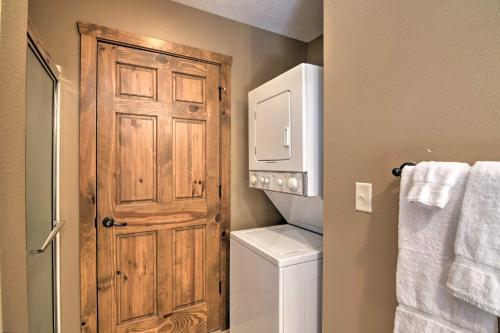 Refined Resort Residence Near Silver Dollar City!