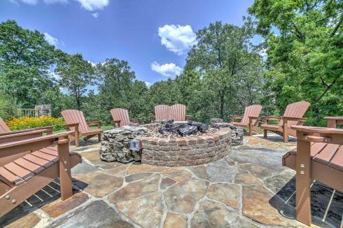 Refined Resort Residence Near Silver Dollar City!