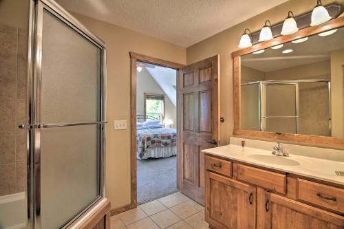 Refined Resort Residence Near Silver Dollar City!