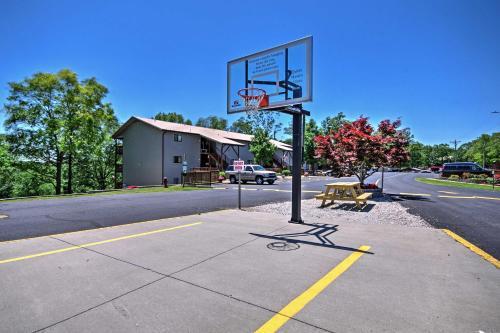 Apartamento Condo With Community Pool, 2mi To Silver Dollar City!