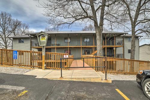 Apartamento Condo With Community Pool, 2mi To Silver Dollar City!