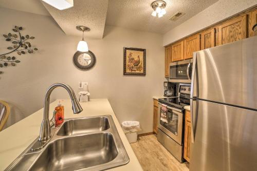 Apartamento Condo With Community Pool, 2mi To Silver Dollar City!