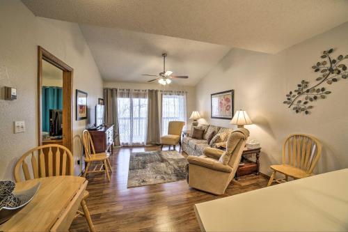 Apartamento Condo With Community Pool, 2mi To Silver Dollar City!