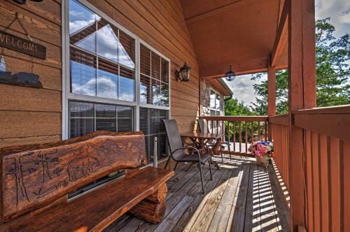 Branson Little Cedar Resort-style Cabin With Porch!