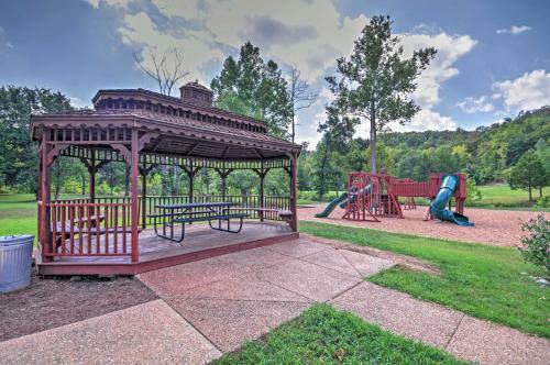 Branson Little Cedar Resort-style Cabin With Porch!