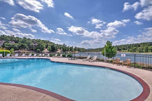 Branson Little Cedar Resort-style Cabin With Porch!