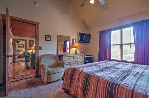 Branson Little Cedar Resort-style Cabin With Porch!