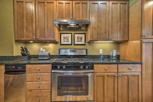 Bright Bungalow With Patio - Walk To Loose Park