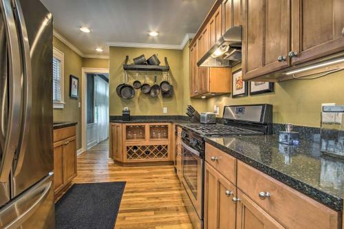 Bright Bungalow With Patio - Walk To Loose Park