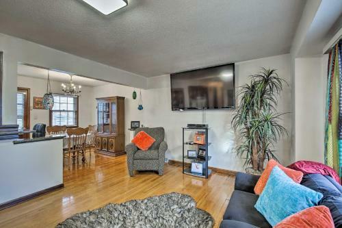 Pet-friendly Getaway With Yard - 12mi To Downtown Kc