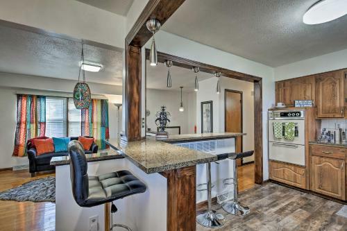 Pet-friendly Getaway With Yard - 12mi To Downtown Kc