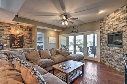 Apartamento Lakefront Condo With Private Dock And Boat Slip!