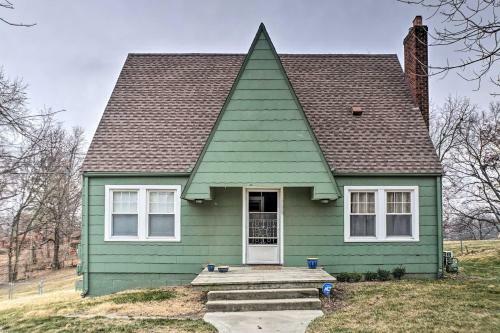 Kansas City Home With Large Yard Pets Welcome