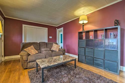 Kansas City Home With Large Yard Pets Welcome