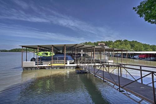 Apartamento Osage Beach Condo With View, Pool And Lake Access