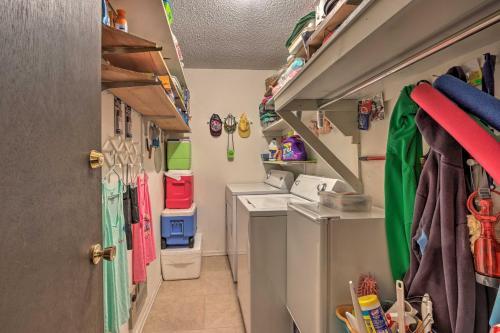 Osage Beach Home With Deck Less Than 1 Mi To The Lake!